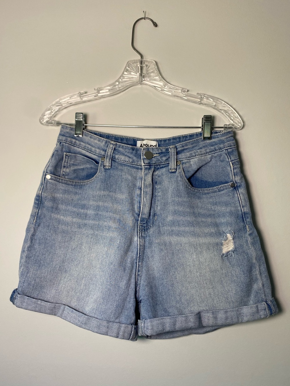 Abound Light Wash Denim Shorts – Size 29
